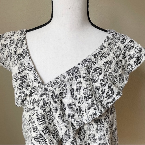 Dolan Savannah Asymetric Ruffle Textured Top L - Picture 2 of 10